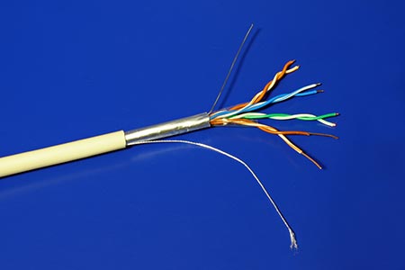 Kabel FTP kulatý, kat. 5e, Eca, 100m, drát, CCA