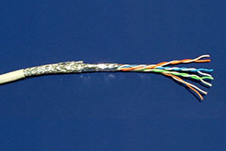 Kabel S/FTP kulatý, kat. 5e, 305m, lanko, dvojité stínění