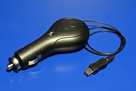 Napájecí adaptér do auta (12V-24V) - miniUSB, 5V/500mA, svinovací, černý