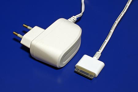 Napájecí adaptér síťový (230V) - iPad/iPod/iPhone, 5V/2,1A, bílý