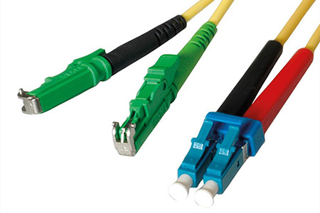 Optický patchkabel E2000(APC) - LC (UPC) 9/125 (SM), duplex, 15m