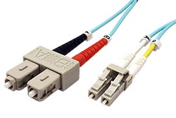 Optický patchkabel LC-SC 50/125 (multimode), duplex, OM3, 0,5m