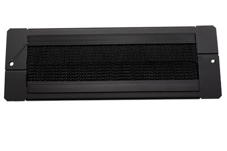 Průchodka kabelová s kartáčem pro stojanové rozvaděče, dělená