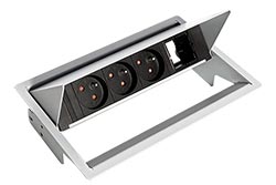 Systém CONEO, box + rám, 4 moduly, 3x zásuvka CZ, 1x volné (900.401)