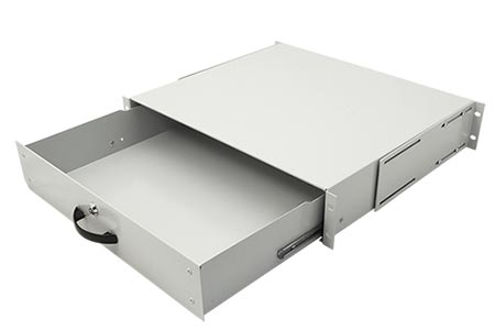 Uzamykatelná zásuvka do 19" rozvaděče, 2U, 400mm, šedá